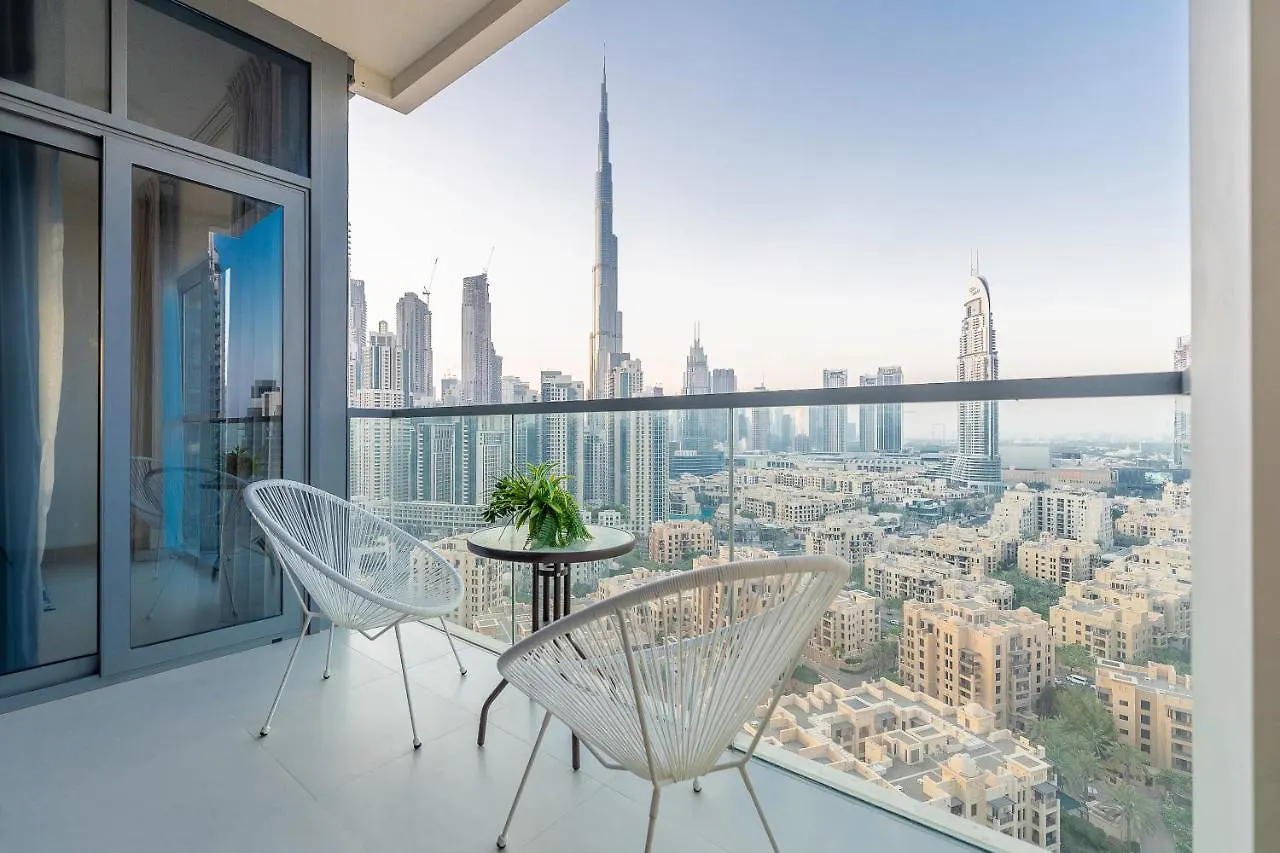 Appartamento Spacious Art Deco Apt With Burj & Canal Views Dubai