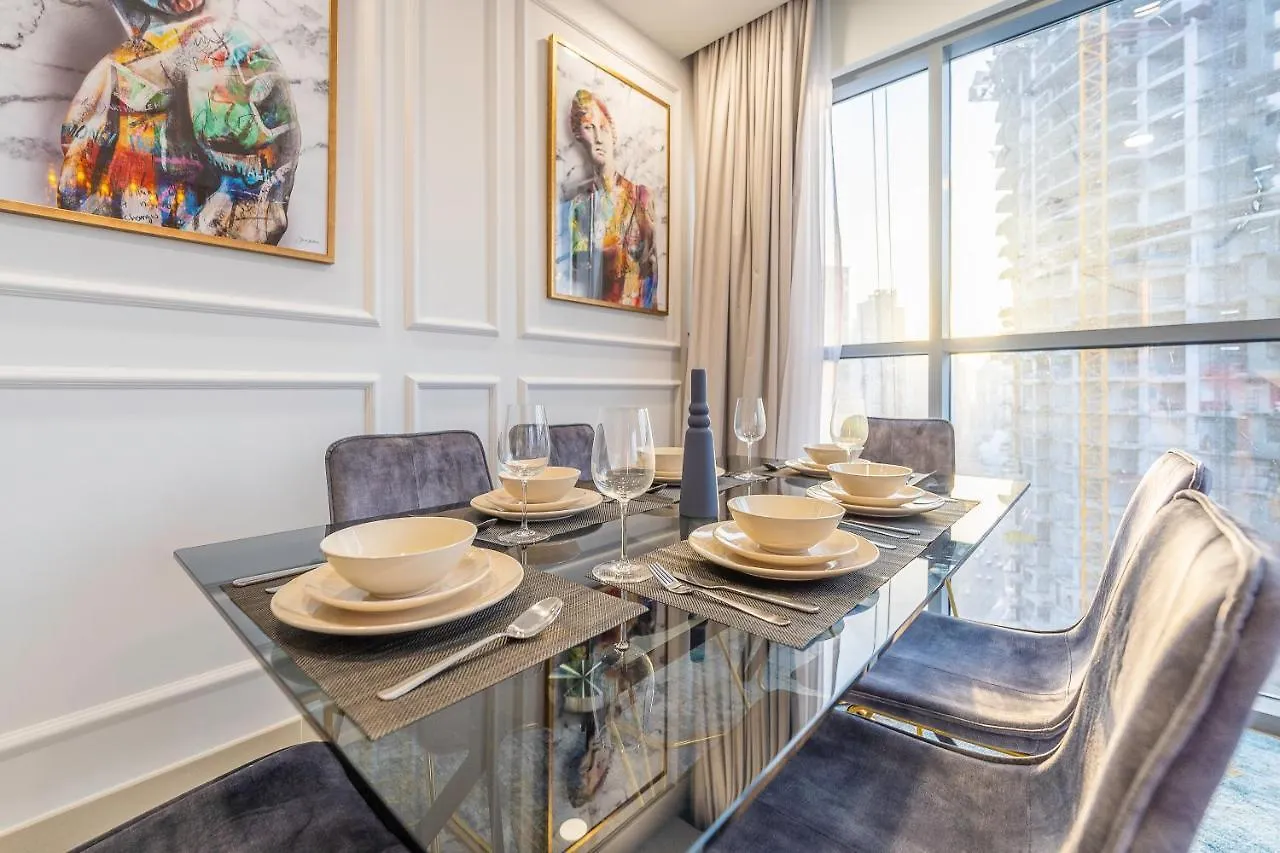 Spacious Art Deco Apt With Burj & Canal Views Dubai